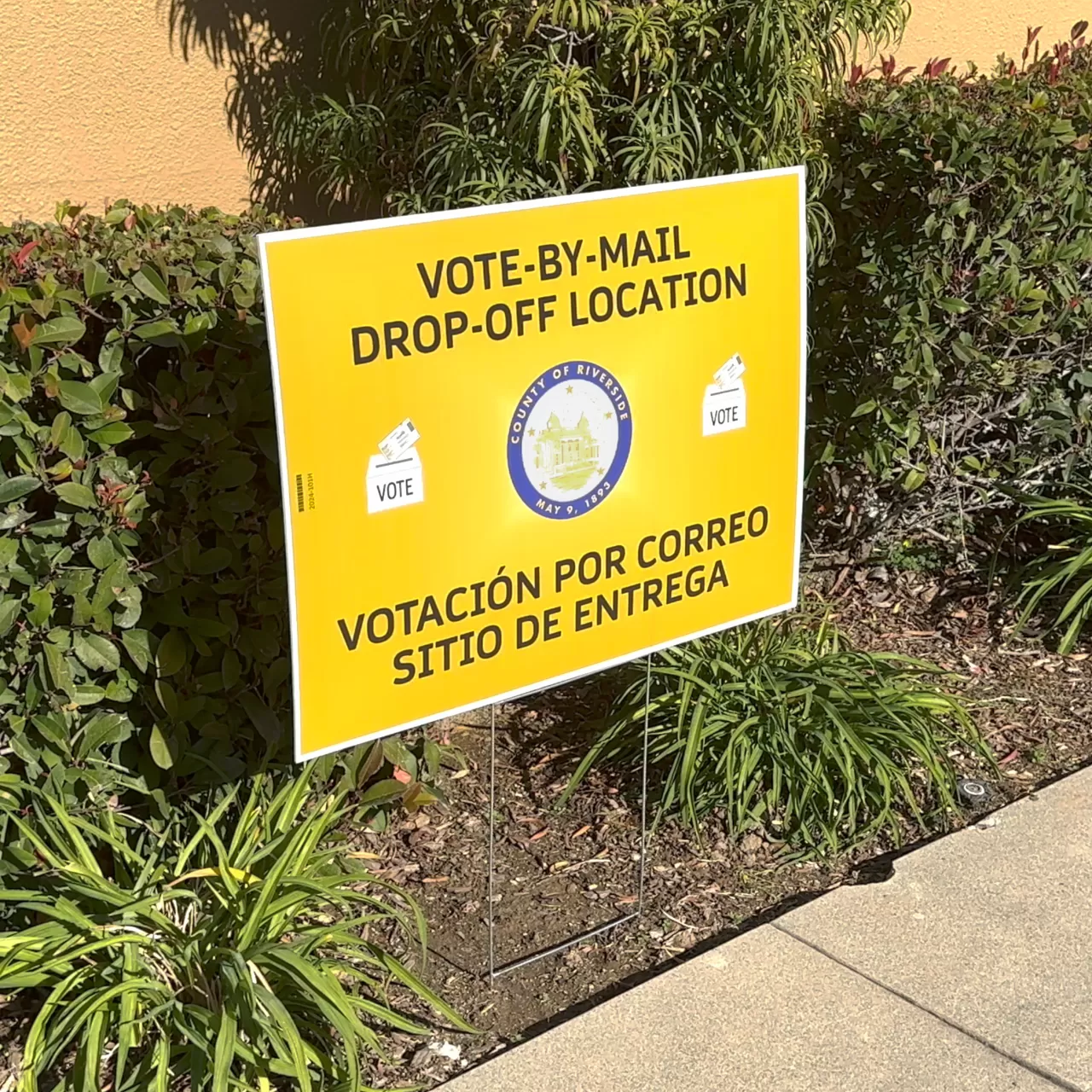 Yard Signs: County of Riverside, Registrar of Voters